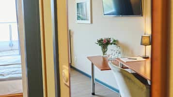 Deluxe Double Room, Balcony, Resort View | Interior