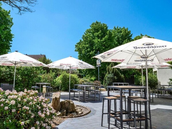 Outdoor dining - Hotel ViVa Bröckel (Broeckel)