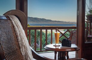 Deluxe Double or Twin Room, Lake View | Outdoor dining