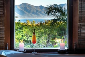 Chambre luxueuse double ou avec lits jumeaux, non-fumeur, vue sur le lac | Vue depuis l’hébergement 