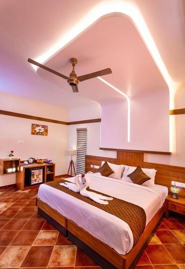 Desk, laptop workspace, iron/ironing board, free WiFi