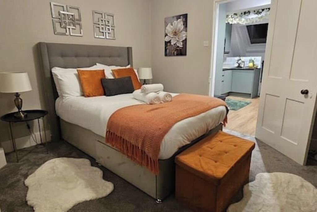 2 slaapkamers, een strijkplank/strijkijzer, wifi, beddengoed