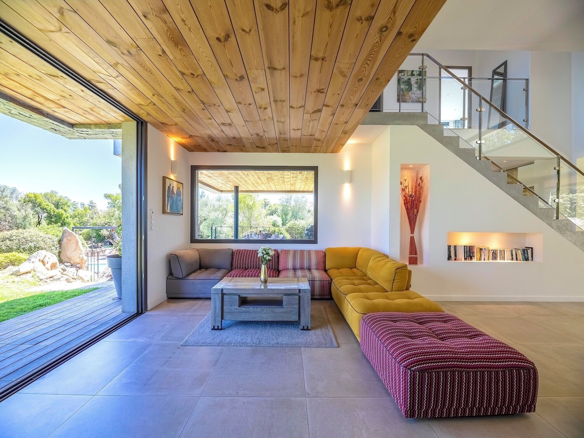 Smart TV, table tennis, stereo