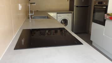 Refrigerador, microondas, horno y lavavajillas