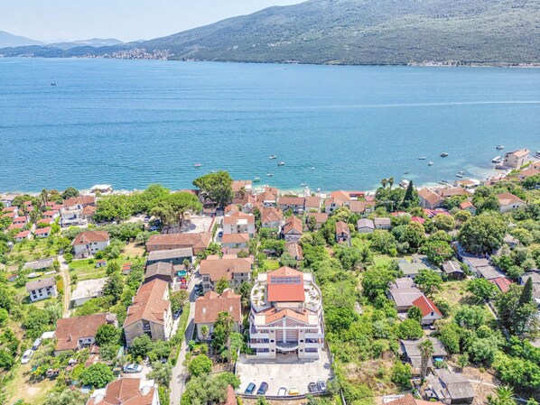 An aerial view of a coastal town with buildings, a marina, and a large body of water. - Wohnung "Studio" ohne Terrasse by Interhome (Herceg Novi)