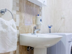 Bathroom - Ljubica Two - Schlafzimmer-Apartment mit Terrasse by Interhome (Herceg Novi)