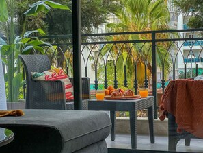 Outdoor dining - Qoople Elite 4 Elize 8 neue Wohnung im Stadtzentrum by Interhome (Alanya)