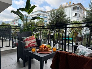 Outdoor dining - Qoople Elite 4 Elize 8 neue Wohnung im Stadtzentrum by Interhome (Alanya)