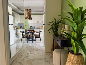 Fridge, microwave, oven, dishwasher - Qoople Elite 4 Elize 29 neue Wohnung im Stadtzentrum by Interhome (Alanya)