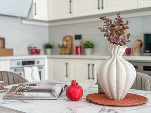 Fridge, microwave, oven, dishwasher - Qoople Elite 4 Elize 6 neue Wohnung im Stadtzentrum by Interhome (Alanya)