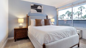 Departamento (2 Bedrooms) | 1 habitación, decoración personalizada, muebles diferentes y escritorio 
