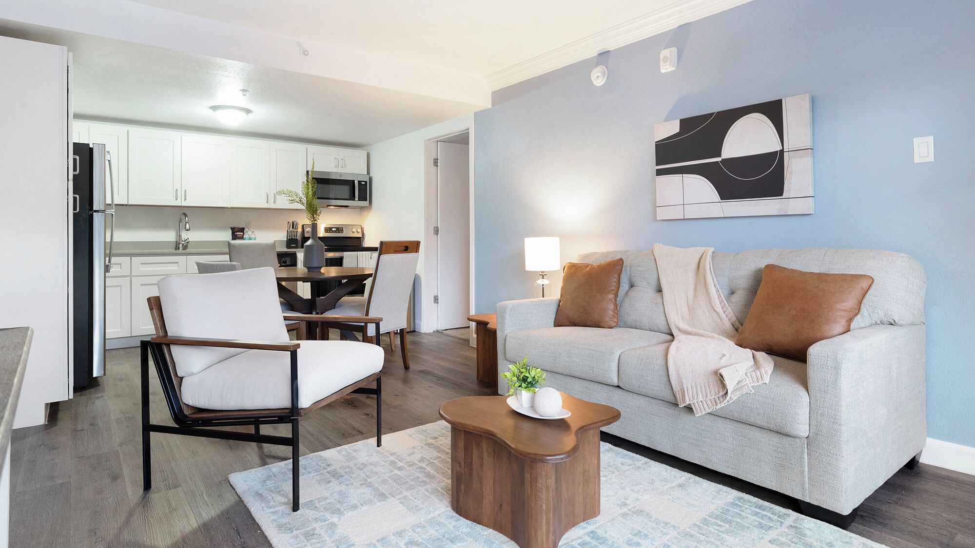 Apartamento (2 Bedrooms) | Zona de estar | Smart TV de 50 pulgadas con canales digitales
