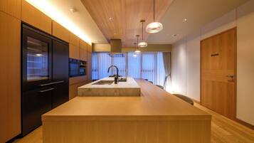 Basic Apartment, 2 Bedrooms, Non Smoking, Balcony | Private kitchen