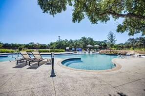 Outdoor pool - Landing Furnished Apartments - Salado (Salado)