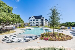 Outdoor pool - Landing Furnished Apartments - Salado (Salado)