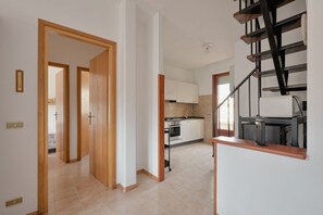 Interior - GuestHost - Comfortable and spacious 90 square meters apartment, perfect for six people, located on the first floor of a building without an elevator.The property is in an extremely convenient location thanks to its proximity to the beach (a 10-minute wa (Marina di Massa)