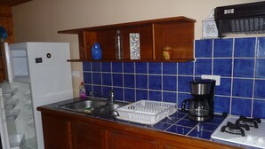 A kitchen with a white refrigerator, a sink, a coffee maker, and a stove. - In a quiet arboretum 3 km from Bergerac town center in Périgord (Bergerac)