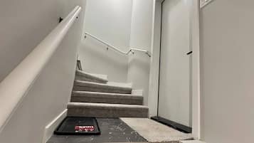 Room, 1 Bedroom | Property entrance