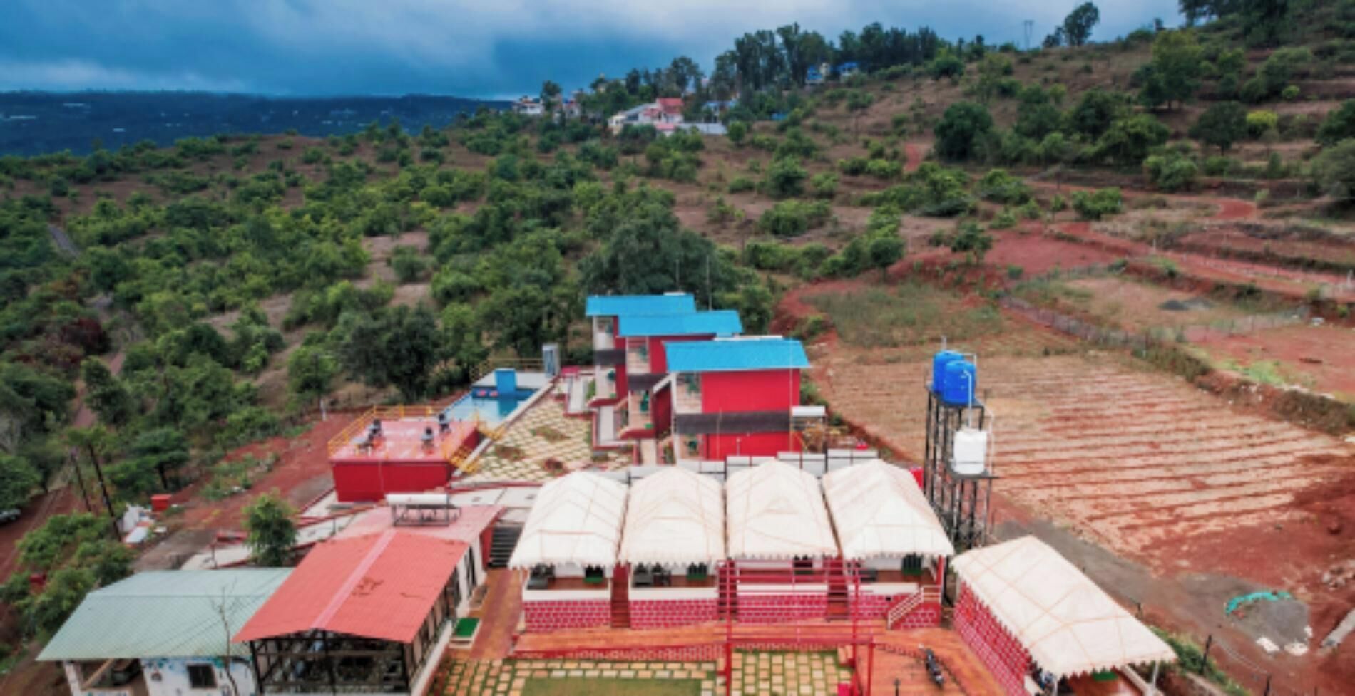 المنشأة من الخارج