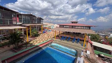 5 indoor pools