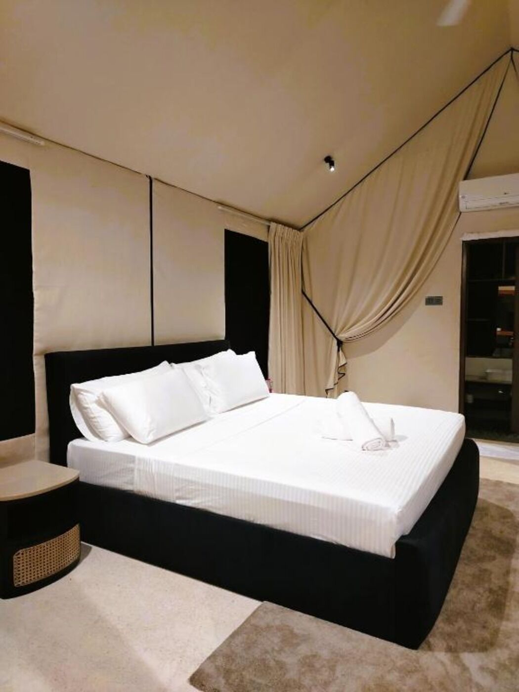 Deluxe Double Room | Free WiFi