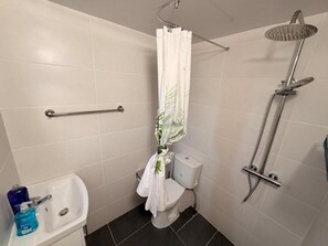 Shared Dormitory, 1 Bedroom | Bathroom