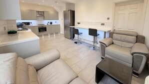 Shared Dormitory, 1 Bedroom | Living area