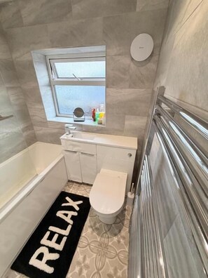 Dortoir partagé, 1 chambre | Salle de bain