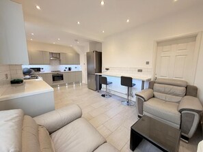 Shared Dormitory, 1 Bedroom | Living area