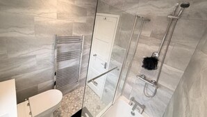 Shared Dormitory, 1 Bedroom | Bathroom