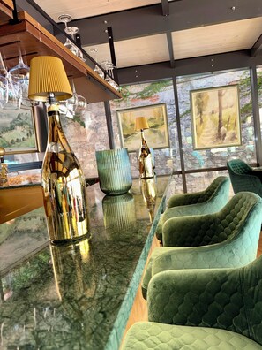 Cocina italiana, restaurante con mesas al aire libre 