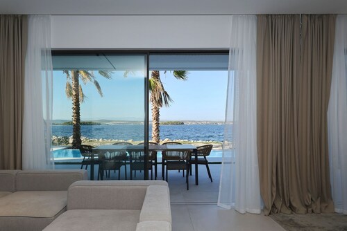 The Palms Resort Villa Waterfront with Pool