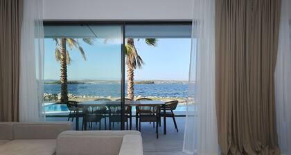 The Palms Resort Villa Waterfront with Pool