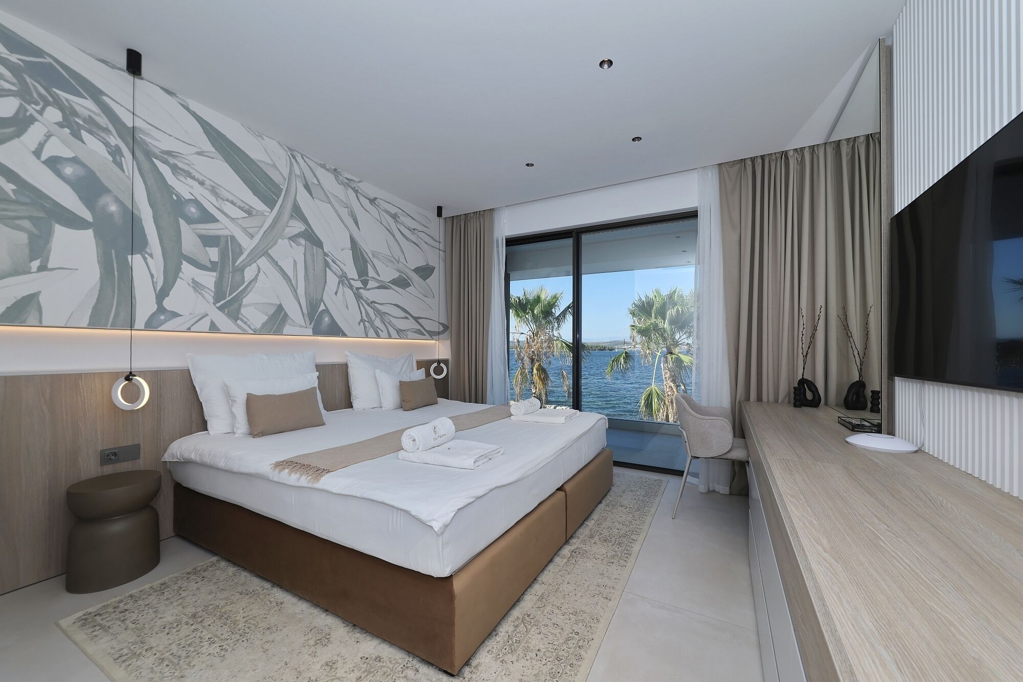 3 bedrooms, iron/ironing board, internet, bed sheets