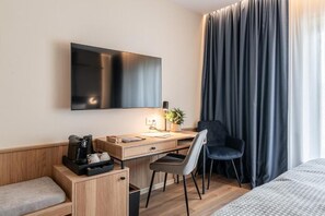 Kahden hengen standard-huone (yksi tai kaksi sänkyä) | Tallelokero huoneessa, työpöytä, äänieristys, silitysrauta/-lauta