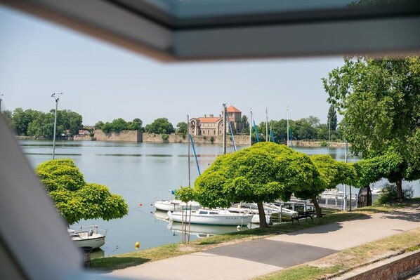 Kahden hengen standard-huone (yksi tai kaksi sänkyä) | Tallelokero huoneessa, työpöytä, äänieristys, silitysrauta/-lauta