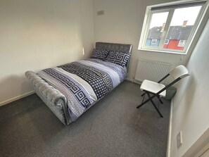 1 bedroom - Room-cozy Guest Room in Leicester With S (Leicester)