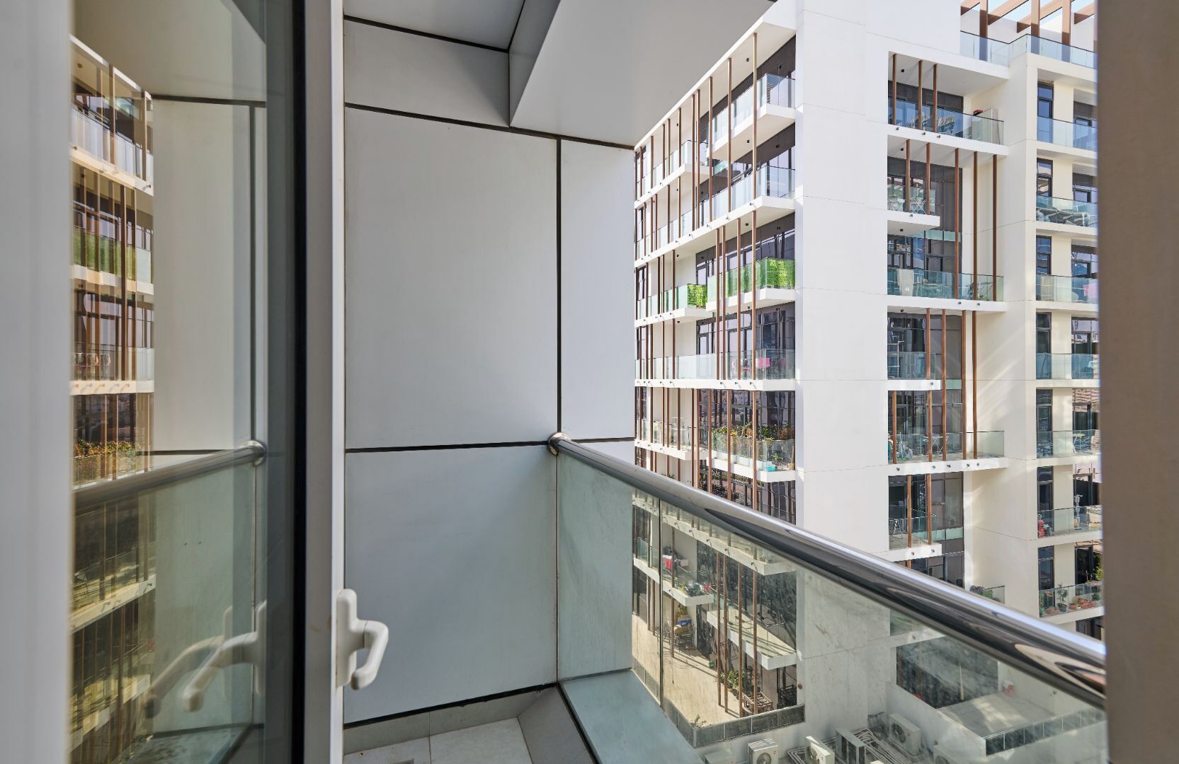 المنطقة المحيطة بالمنشأة