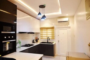 Unclassified image, 3 of 13, button