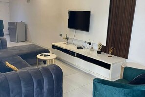 Unclassified image, 5 of 13, button