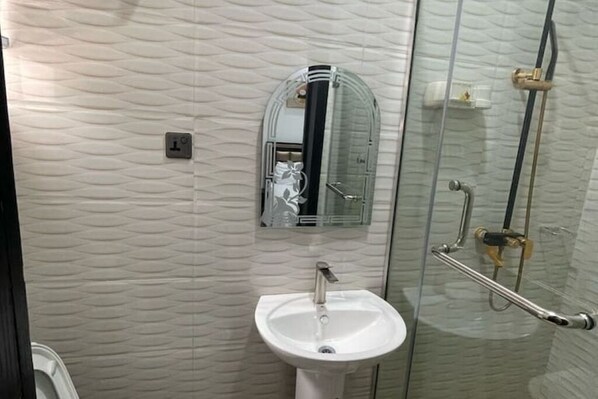 Unclassified image, 1 of 14, button