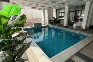 Unclassified image, 2 of 14, button