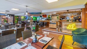 Dining - HOTEL DU POÈTE (Tresserve)