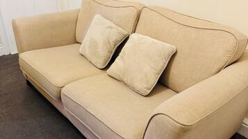 Shared Dormitory, 1 Bedroom | Living area