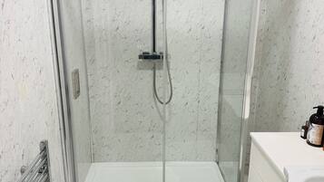 Shared Dormitory, 1 Bedroom | Bilik Mandi