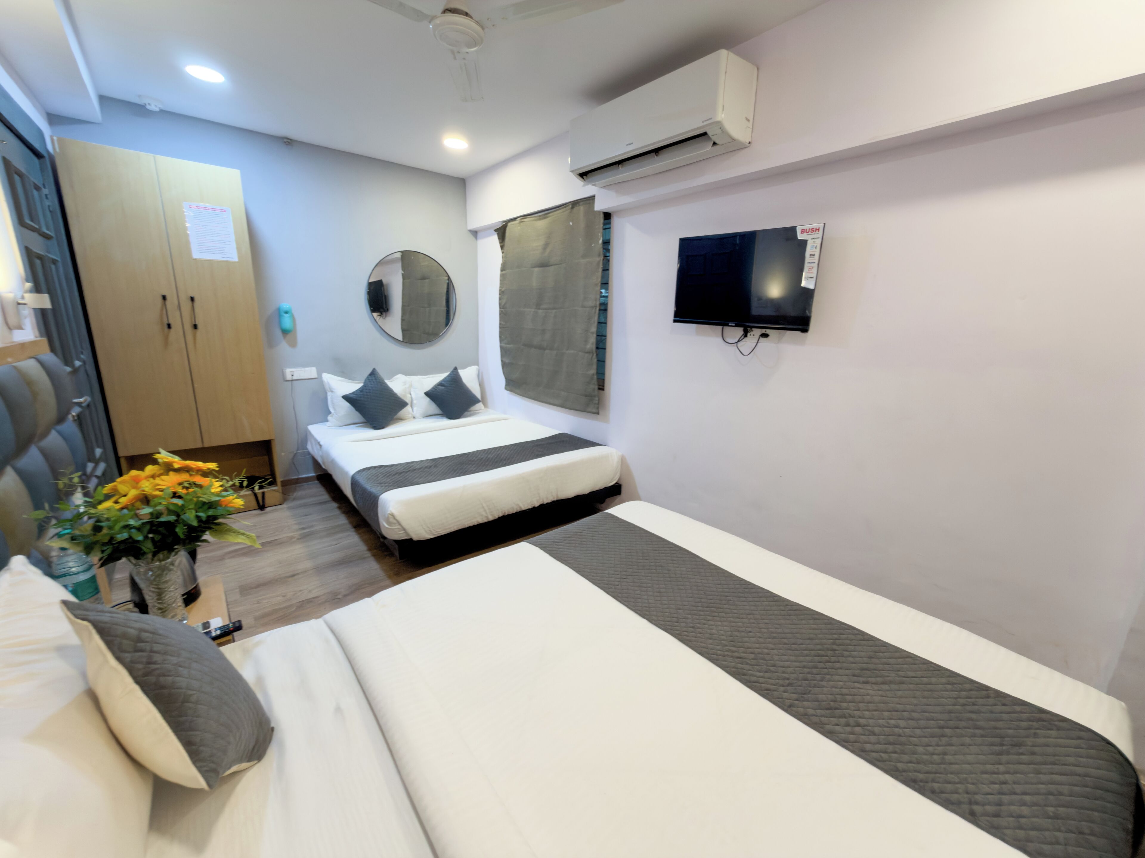 Deluxe Quadruple Room | Iron/ironing board, free WiFi