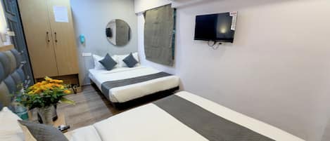 Deluxe Quadruple Room | Iron/ironing board, free WiFi