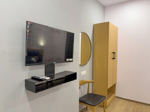 Deluxe Triple Room | Iron/ironing board, free WiFi - Hotel City Avenue (Mumbai)