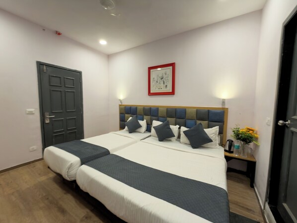 Deluxe Triple Room | Iron/ironing board, free WiFi - Hotel City Avenue (Mumbai)