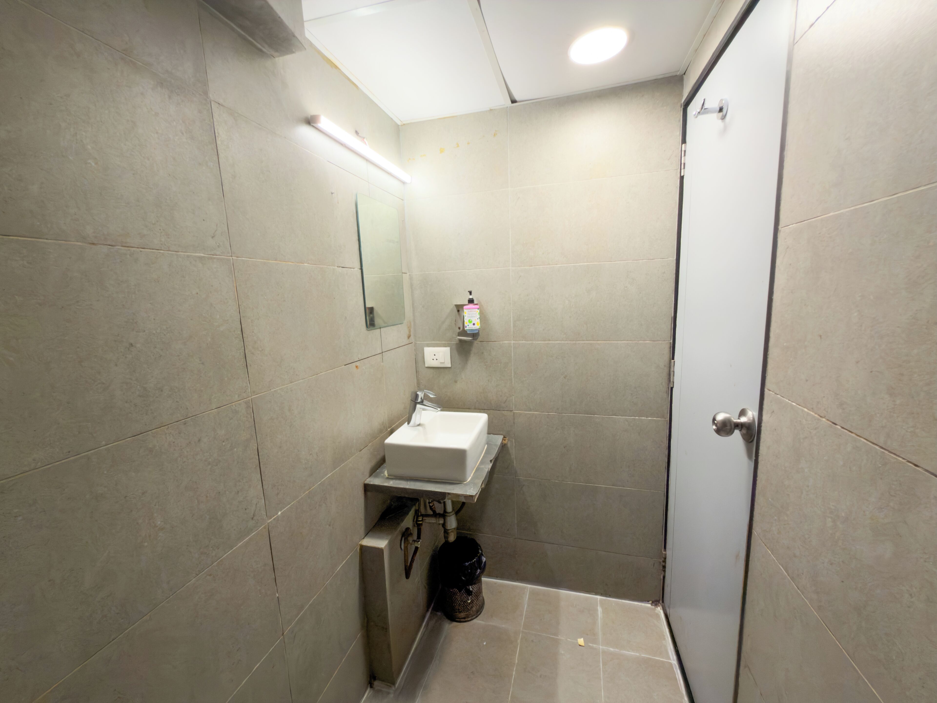 Deluxe Double Room | Bathroom | Shower, towels, soap, shampoo